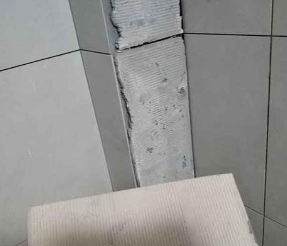 卓资瓷砖空鼓维修公司分享下厨房瓷砖脱落的补救措施。